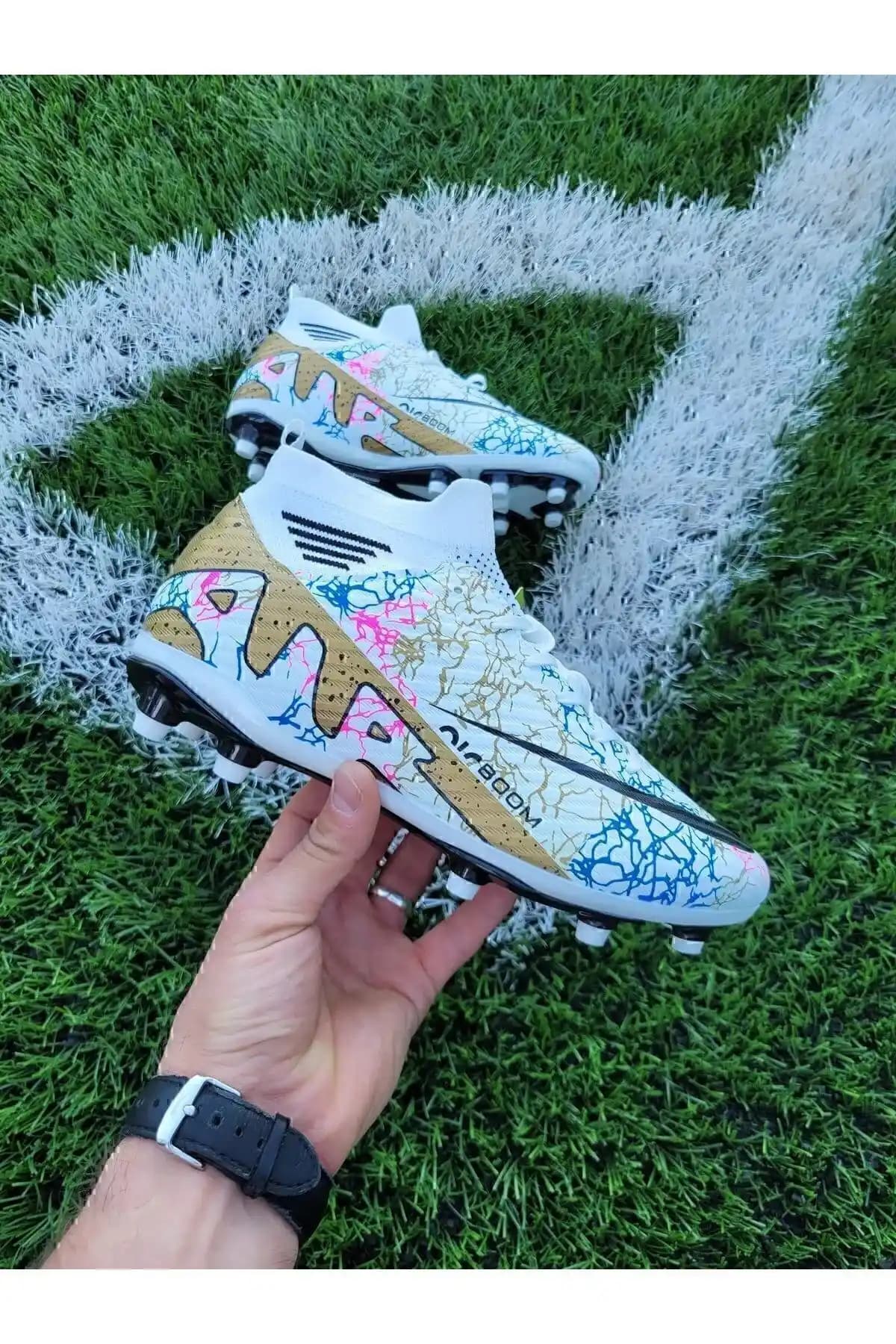 Nisanur Shoes Laliga Çoraplı Krampon: Şık ve Performanslı Futbol Ayakkabısı