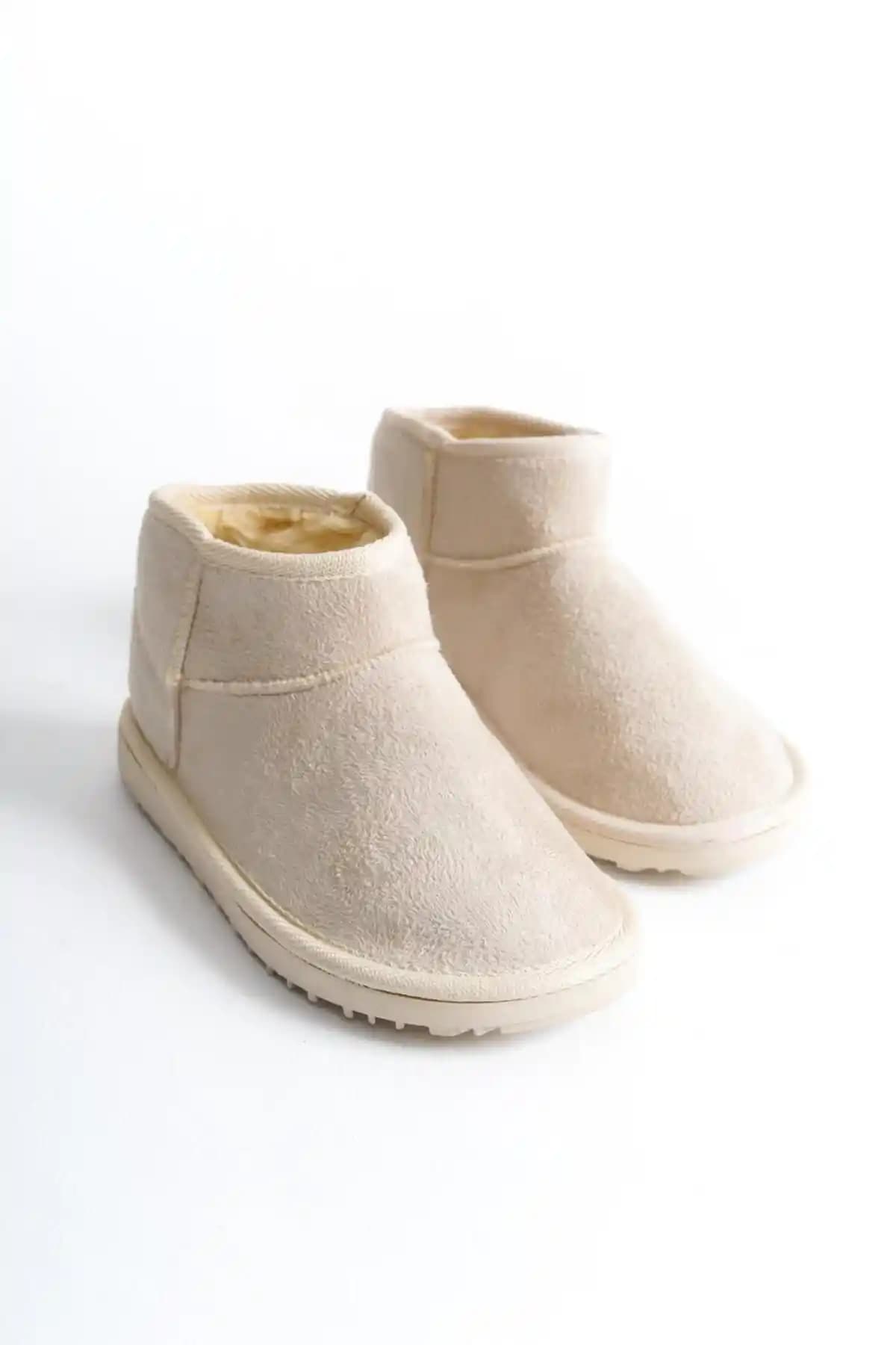 Öner Shoes Kadın Mini Bej Süet Yarım Bot: Şıklık ve Konforun Bir Arada Sunumu