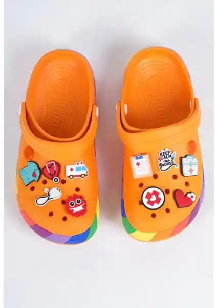 Ozyo Samesa Turuncu Aksesuarlı Gökkuşağı Clogs: Renkli ve Konforlu Günlük Terlikler