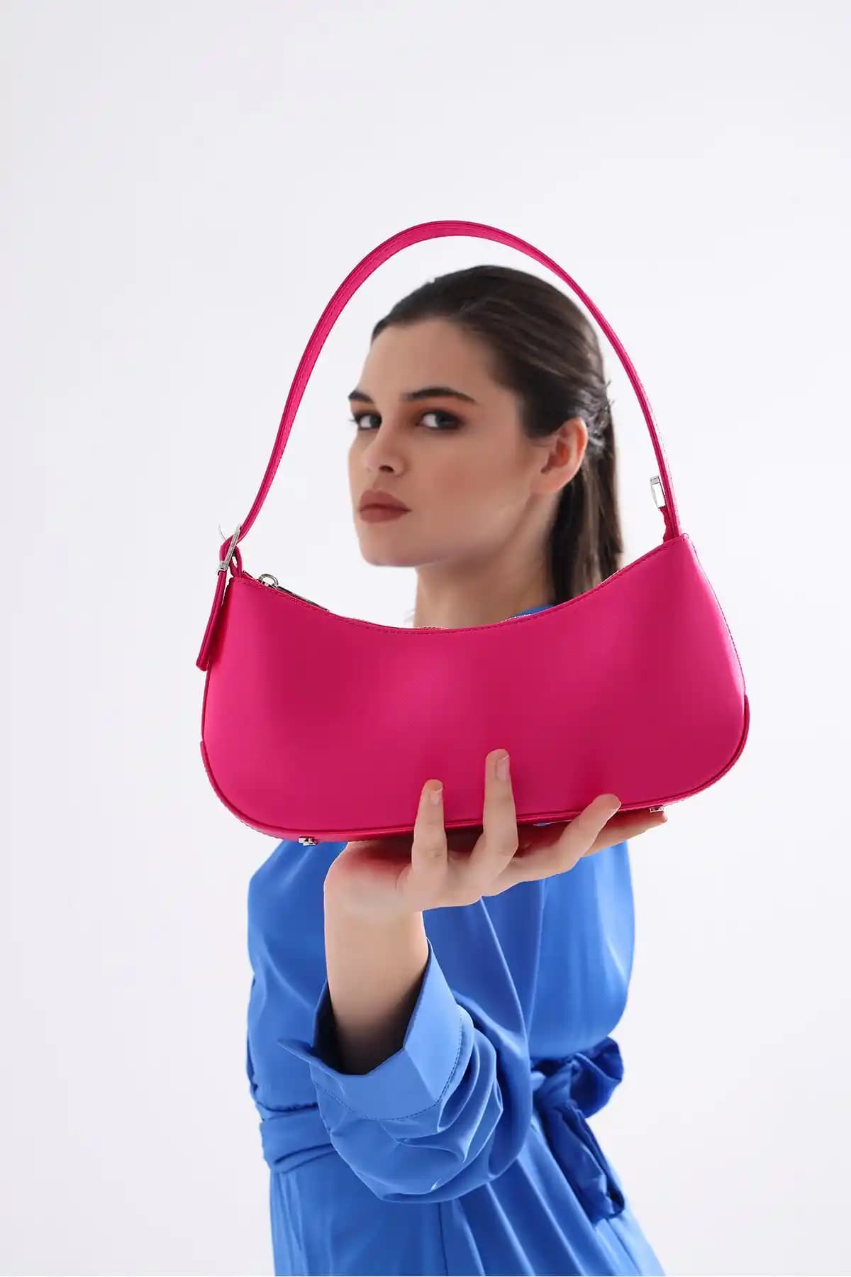 Paksoy Kadın Fuşya Saten Baget Çanta Şıklık ve Fonksiyonellik Bir Arada