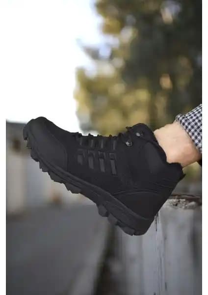 Riccon Kadın Outdoor Bot: Kış Aylarında Şıklık ve Dayanıklılık Sunan Modern Tasarım