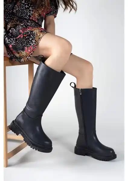 Riccon Siyah Cilt Kadın Çizme: Şıklık ve Konfor Sunan Türkiye Üretimi Kadın Ayakkabısı