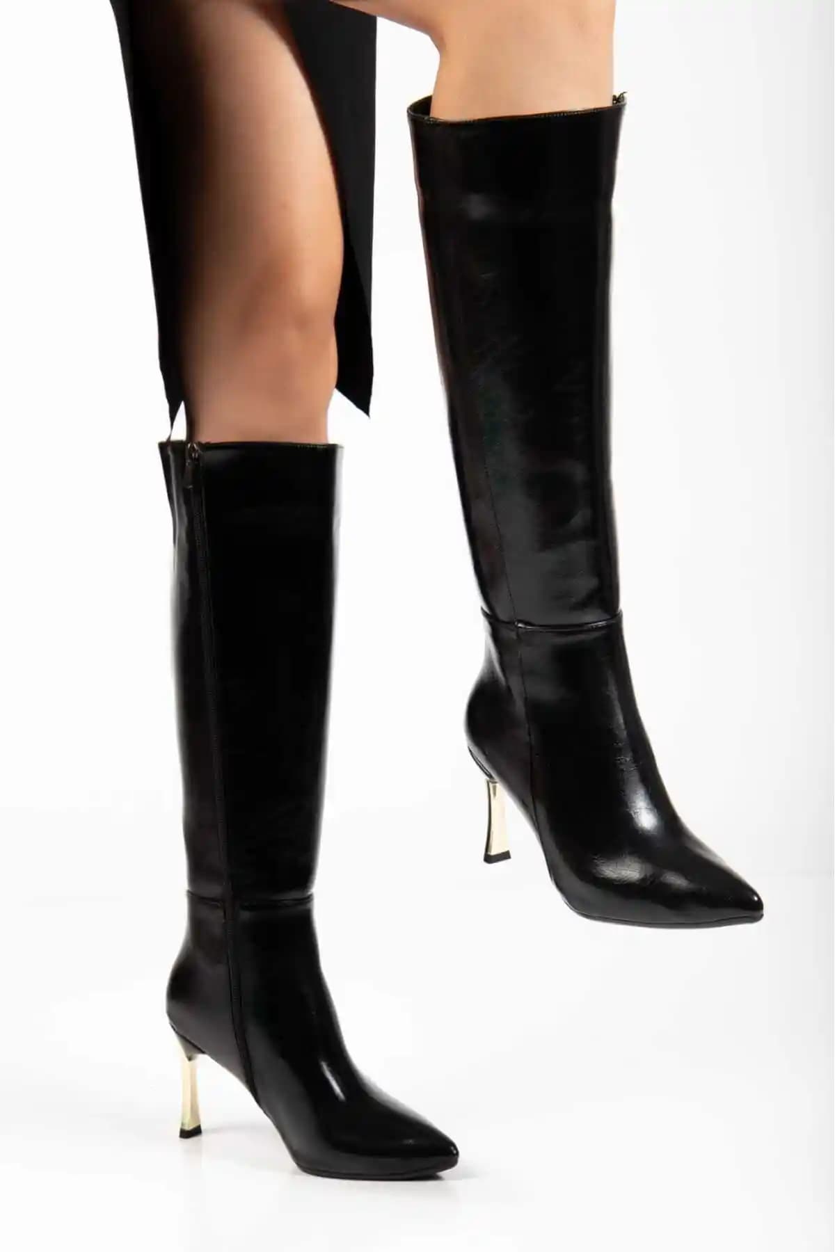 SEDRİK Siyah Rugan Uzun Çizme Bot: Şıklık ve Fonksiyonellik Bir Arada