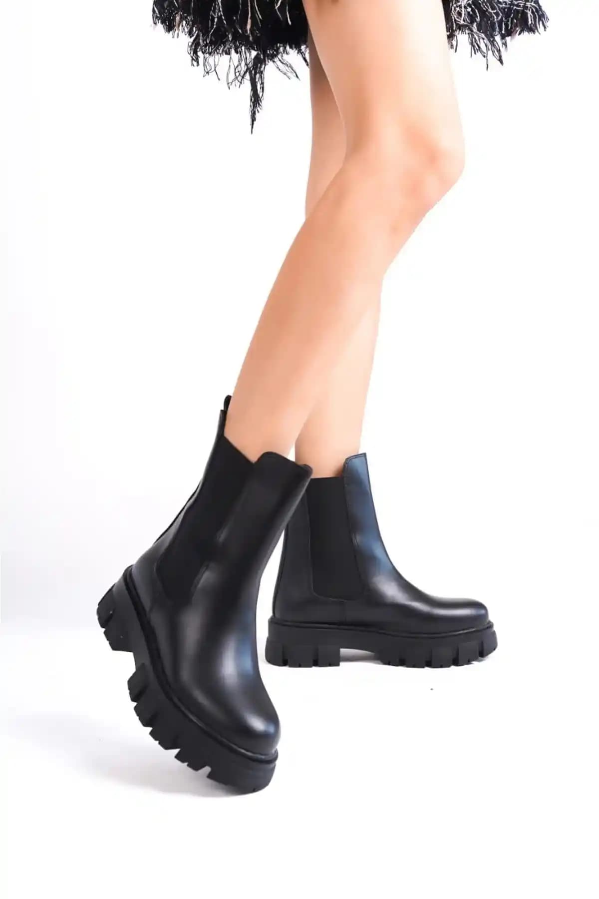 Simplicity Yandan Lastikli Kadın Bot: Şık ve Konforlu Günlük Kullanım Ayakkabısı