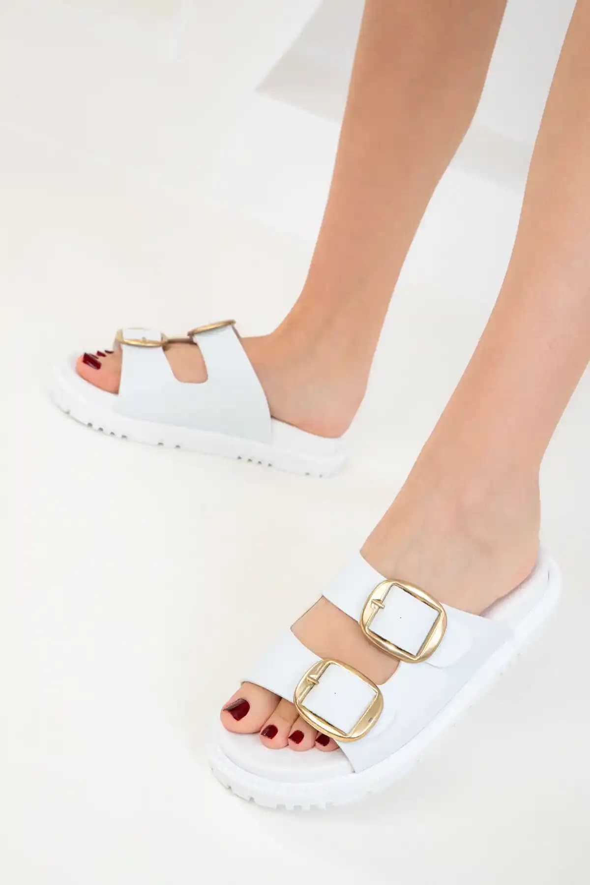 SOHO Beyaz Kadın Terlik 19322 Günlük ve Plaj Kullanımı İçin Şık ve Konforlu Terlik