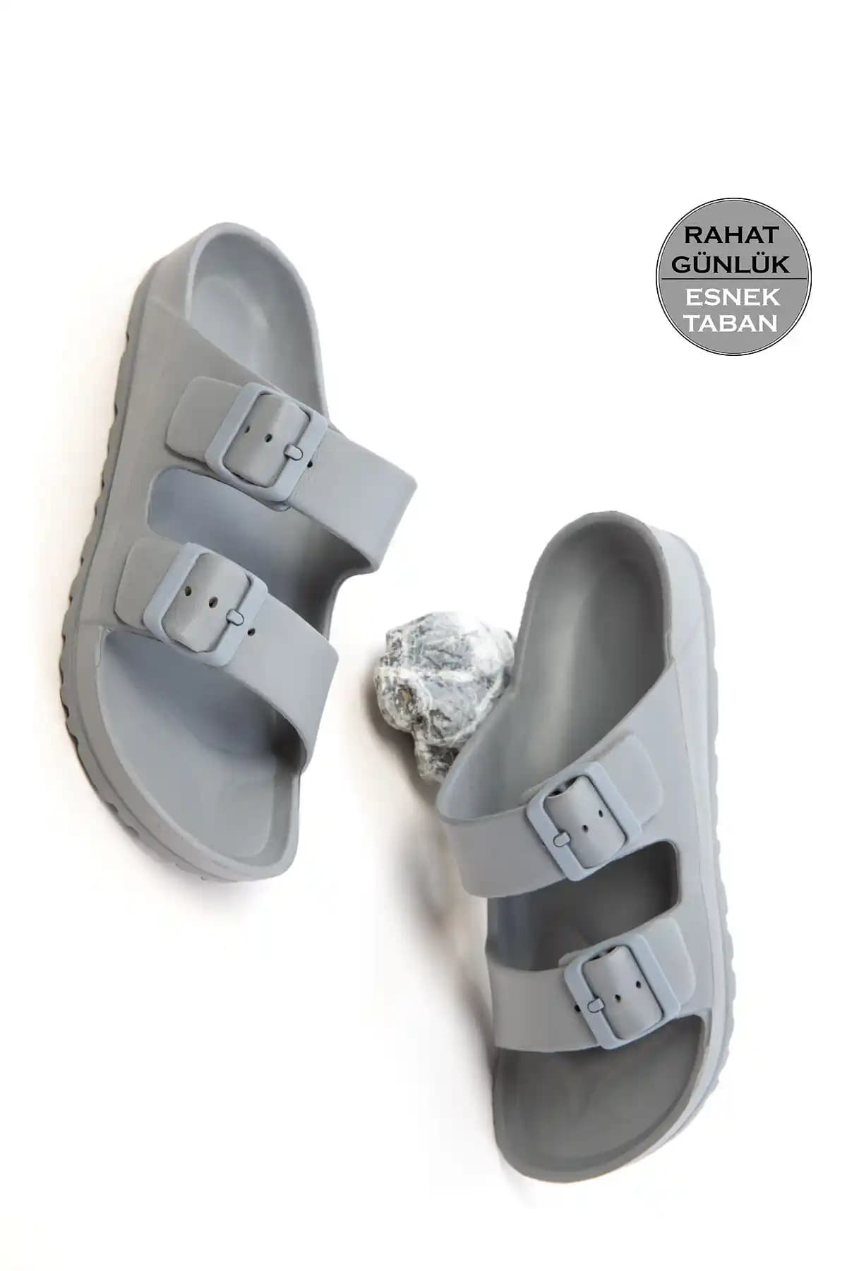 SOHO Gri Unisex Terlik: Şık ve Konforlu Günlük Kullanım İçin Uygun Tasarım