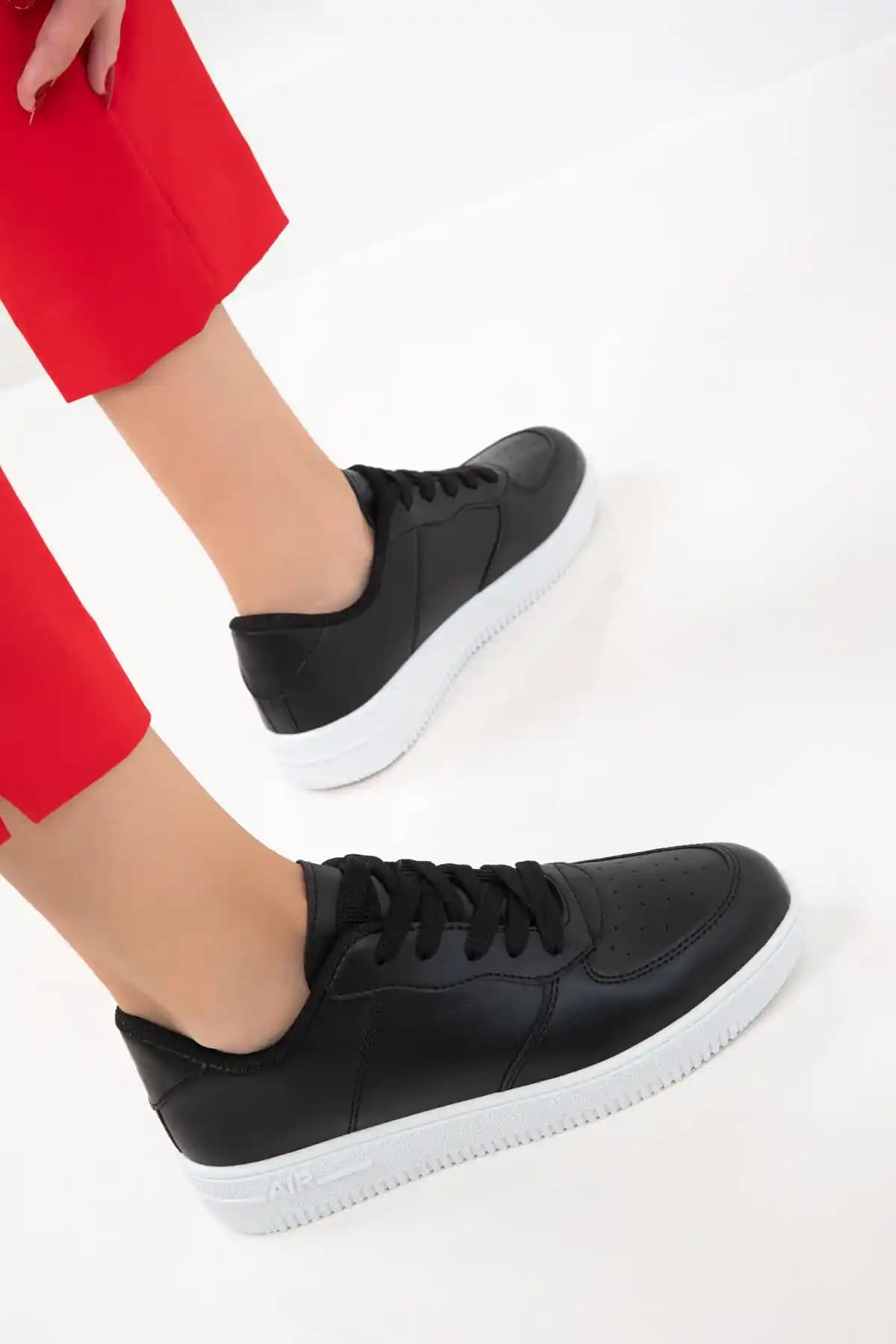 SOHO Siyah Mat-Beyaz Unisex Sneaker Günlük Kullanım İçin Modern ve Şık Tasarım