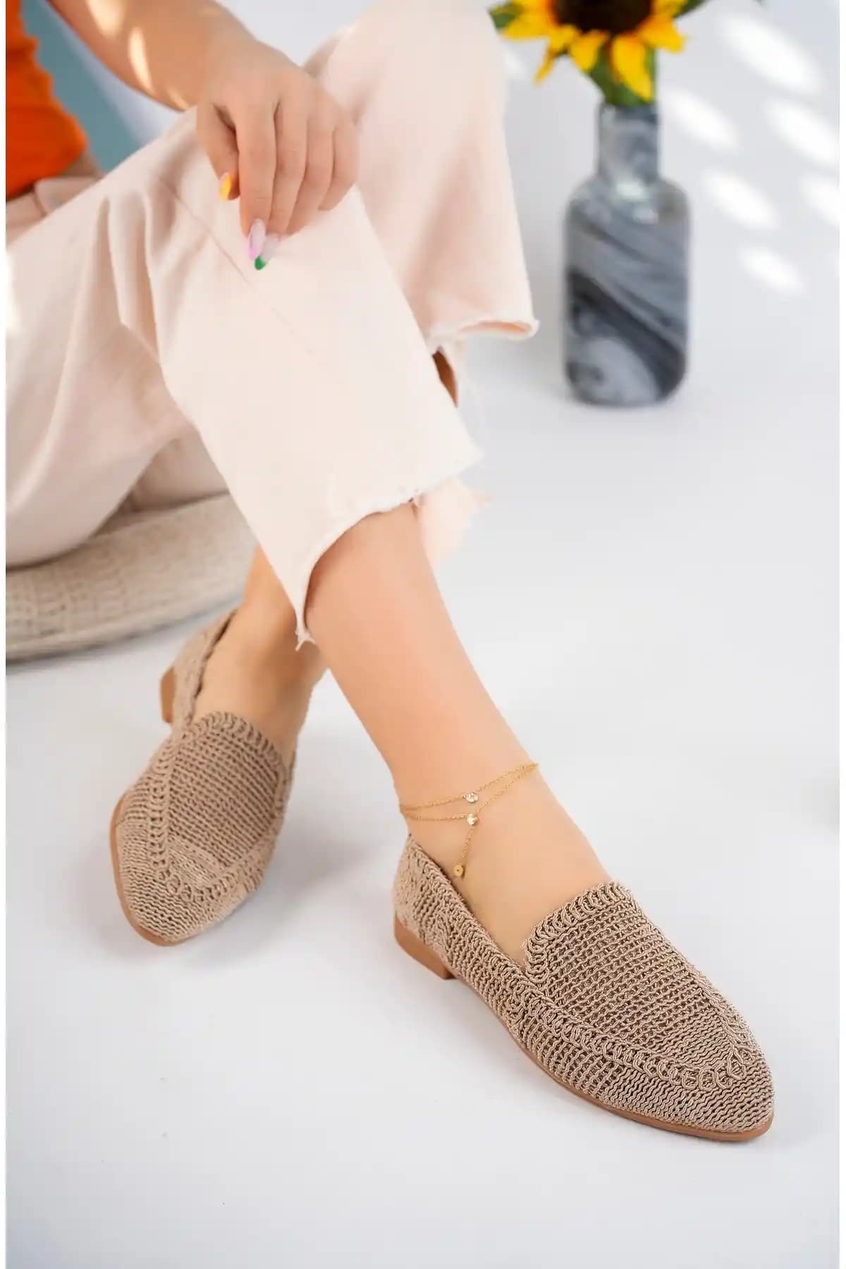 StWenn Krem Kadın Örme Babet Ayakkabı: Şıklık ve Konforun Bir Arada Sunulduğu Günlük Kullanım Modeli