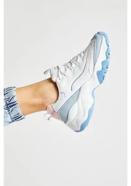 Tonny Black Kadın Spor Ayakkabı TB7040: Şıklık ve Konforu Bir Arada Sunan Modern Tasarım