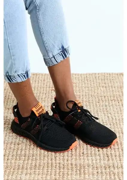 Tonny Black Spor Ayakkabı TBİDL: Konfor ve Şıklığı Bir Arada Sunan Günlük Kullanım Modeli