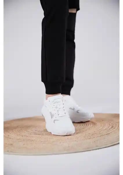 Tonny Black Unisex Beyaz Spor Ayakkabı: Şıklık ve Konforun Bir Arada Sunulduğu Günlük Model