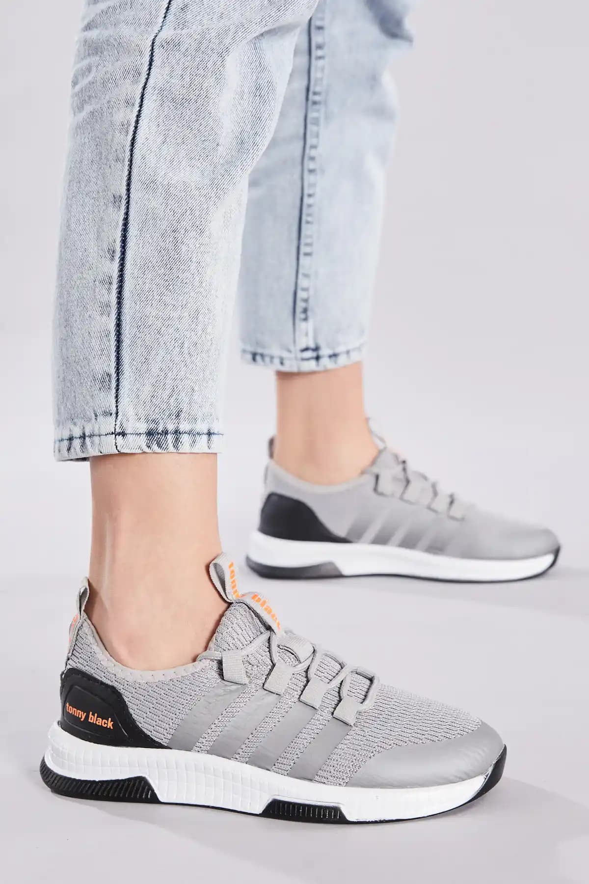 Tonny Black Unisex Füme Spor Ayakkabı: Şık ve Konforlu Günlük Spor Ayakkabısı