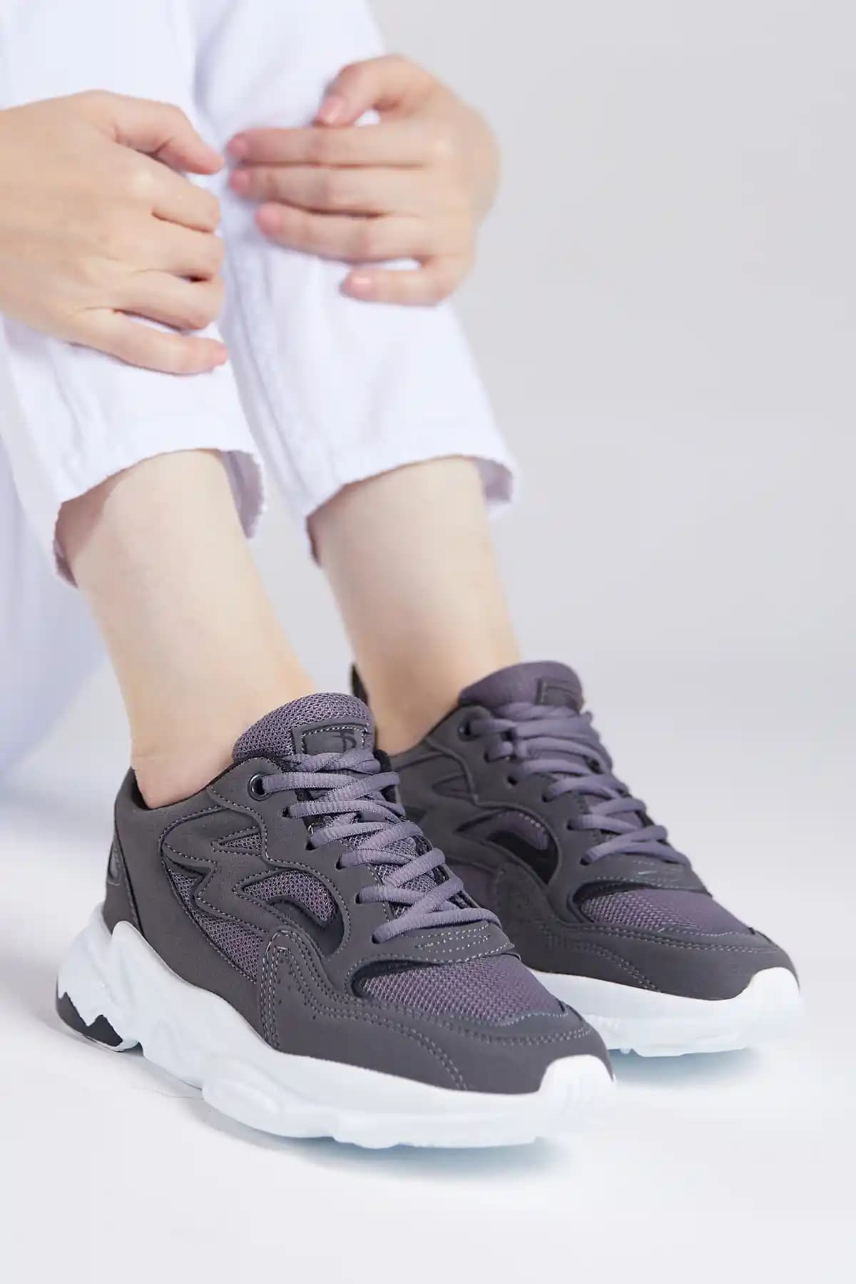 Tonny Black Unisex Füme Spor Ayakkabı TB251: Şık ve Konforlu Günlük Spor Ayakkabısı