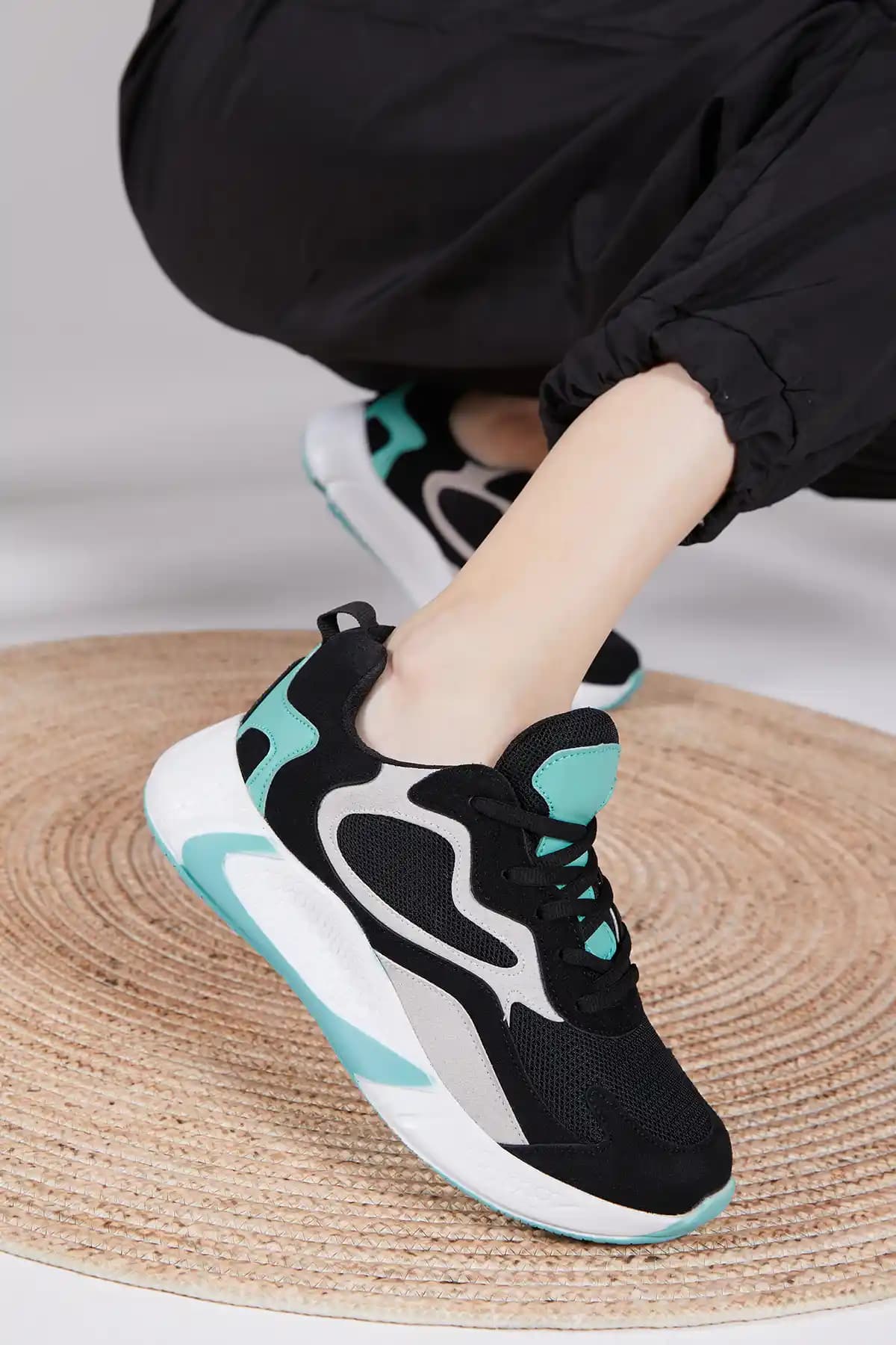 Tonny Black V2901 Siyah Yeşil Unisex Spor Ayakkabı Modern Tasarım ve Üstün Konfor ile Günlük Kullanım İçin Uygun