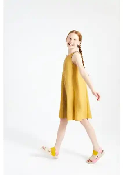 Vicco Krixi Bej Çocuk Sandalet: Şıklık ve Konforu Bir Arada Sunan Hafif Ayakkabı