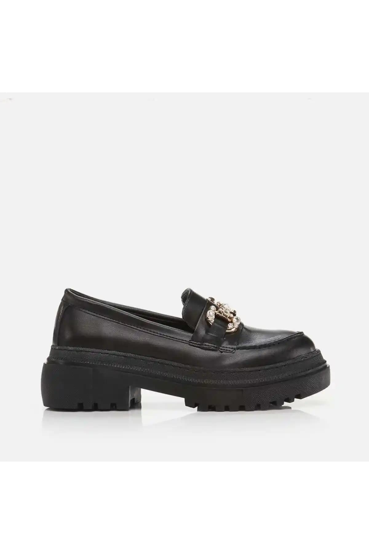 Yaya Hotiç Siyah Kadın Loafer: Şıklık ve Konforu Bir Arada Sunan Modern Ayakkabı Seçeneği