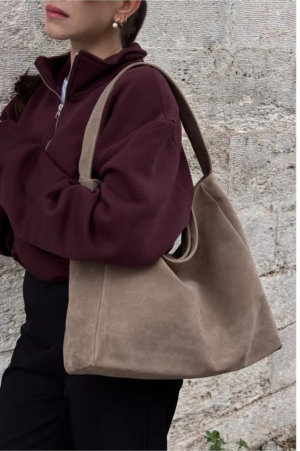 Yuka Atelier Süet Creme Shopper Çanta: Modern Tasarım ve Günlük Kullanım İçin Şık Seçenek