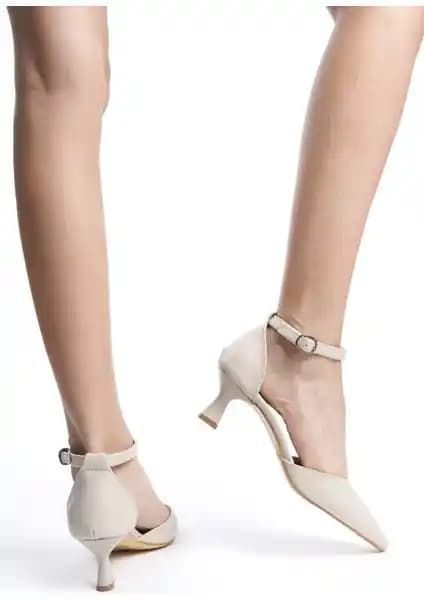 Zlato Kadın Bej Alçak Stiletto Ayakkabı Şıklık ve Konforu Bir Arada Sunar