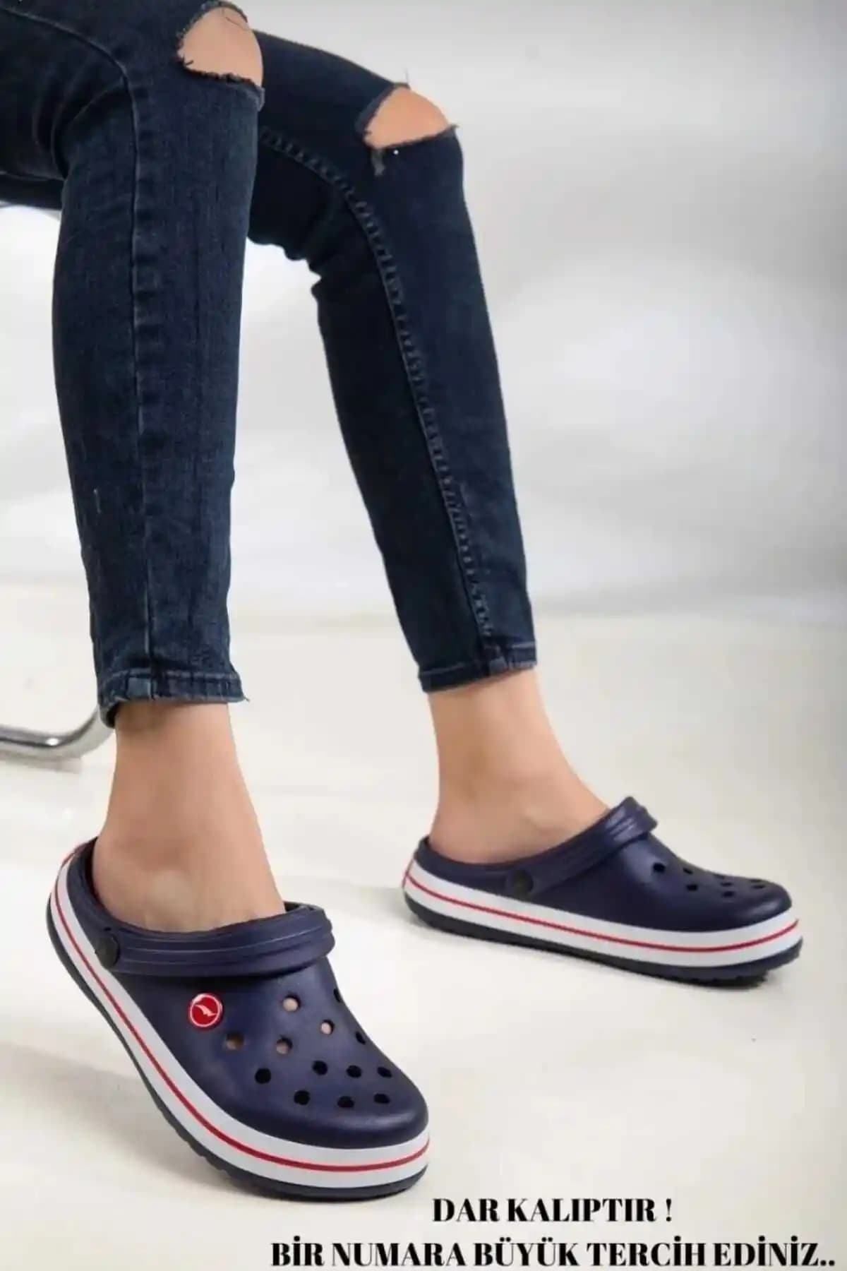 Akınal Bella Tam Ortopedik Bay Cross Terlik: Günlük Şıklık ve Konforun Birleşimi