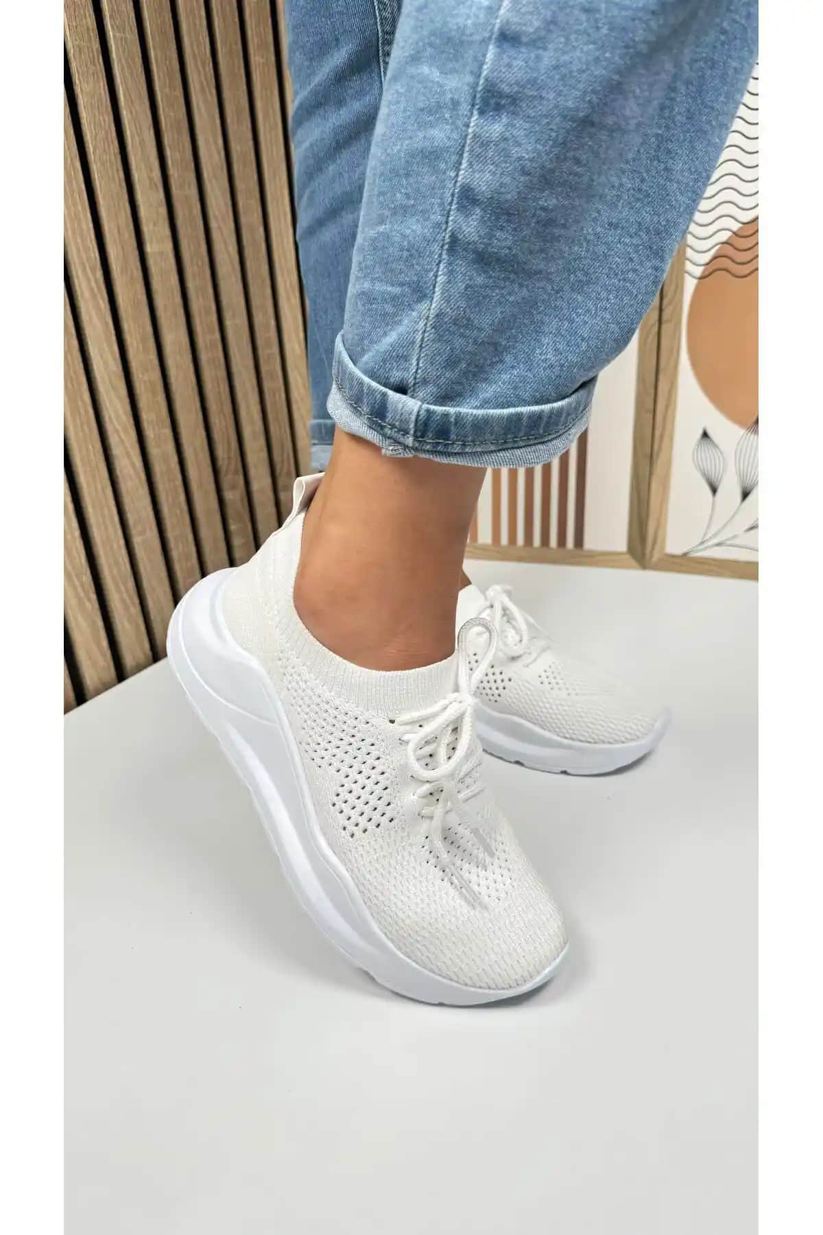 Allyup Günlük Beyaz Kadın Triko Sneaker: Modern ve Konforlu Spor Ayakkabı Seçeneği