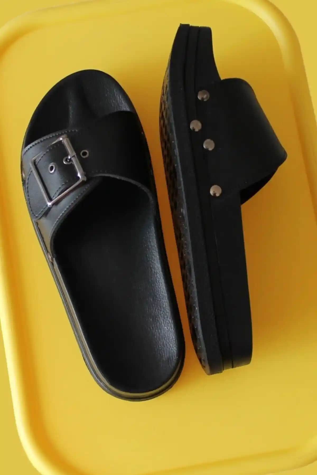 Altınér Ortopedik Siyah Kadın Terlik: Şıklık ve Konforu Bir Arada Sunan Günlük Ayakkabı