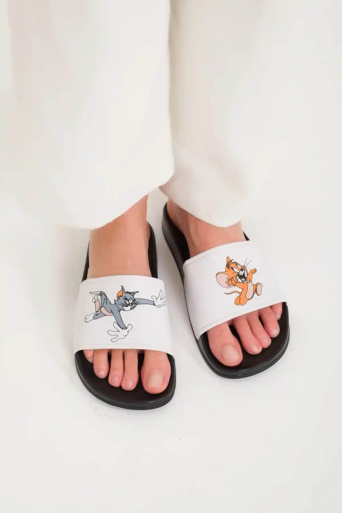 ALTUNTAŞ Tom Jerry Baskılı Kadın ve Kız Çocuk Terlikleri Konfor ve Şıklık Sunar