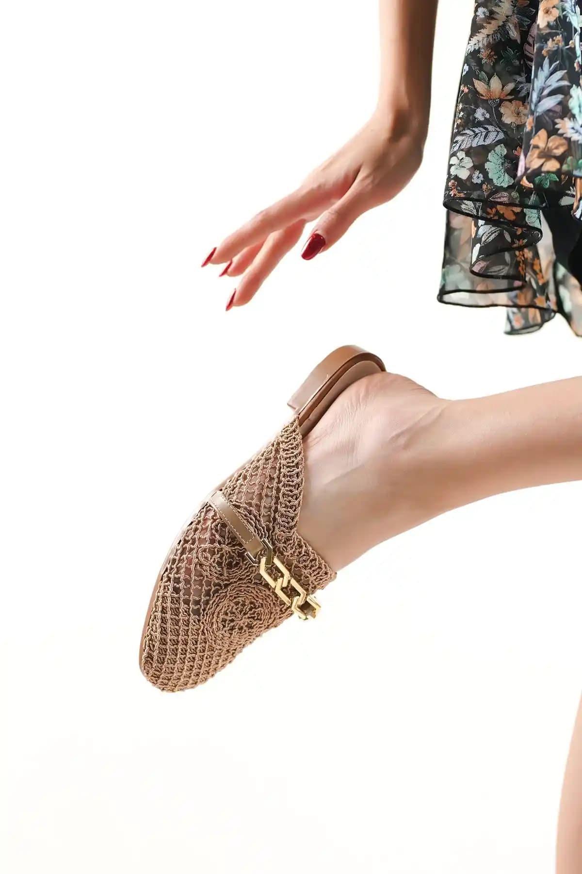 Artgoo Kadın Günlük Rahat Önü Kapalı Hasır Çeyiz Terliği Özellikleri ve Tasarımı