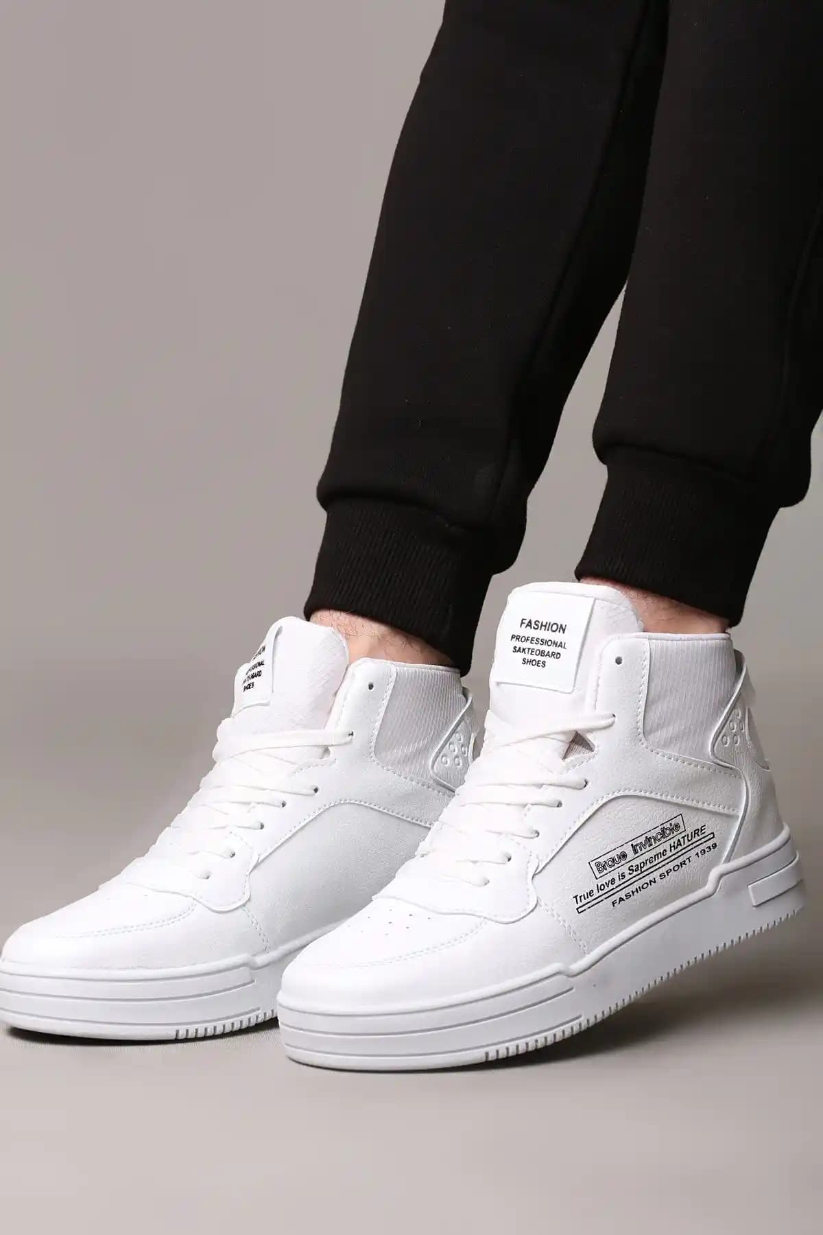 Beyaz Unisex Spor Ayakkabı: Şıklık ve Konforu Bir Arada Sunan Modern Tasarım