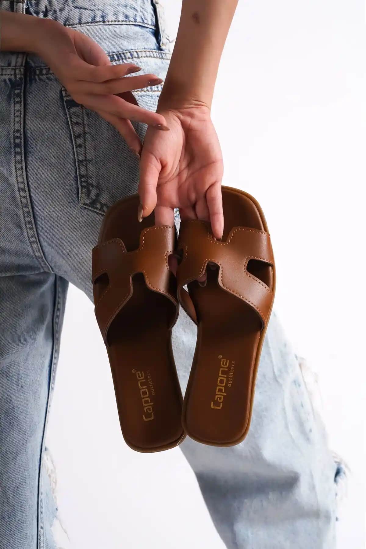 Capone Outfitters Kadın Cilt Halsey Terlik: Şıklık ve Rahatlığı Bir Arada Sunan Tasarım
