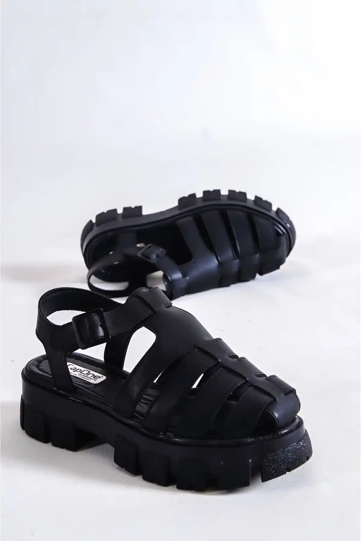 Capone Outfitters Kalın Tabanlı Gladyatör Kan Sandaletleri Şık ve Konforlu Tasarım