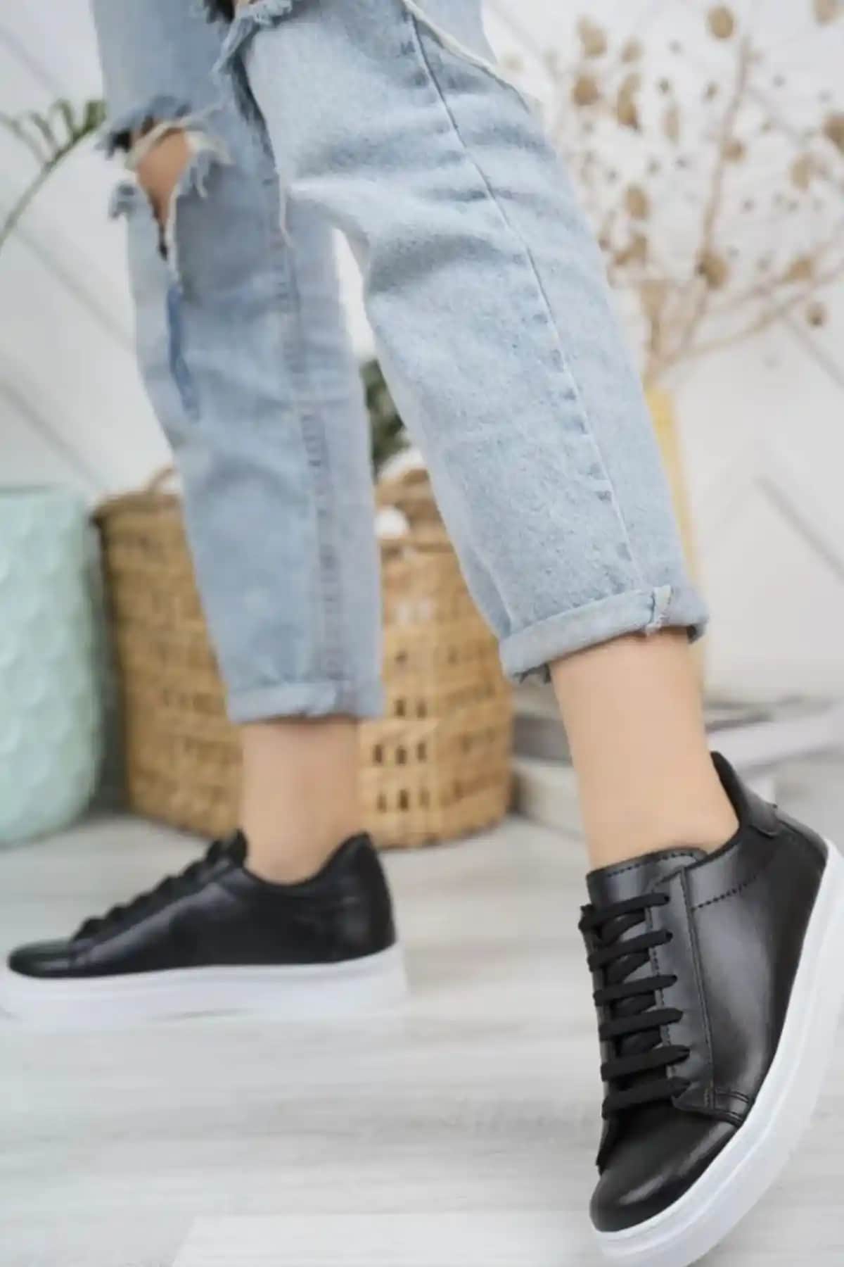 Diclepolat Kadın Siyah Spor Ayakkabı: Şıklık ve Konforun Mükemmel Birleşimi