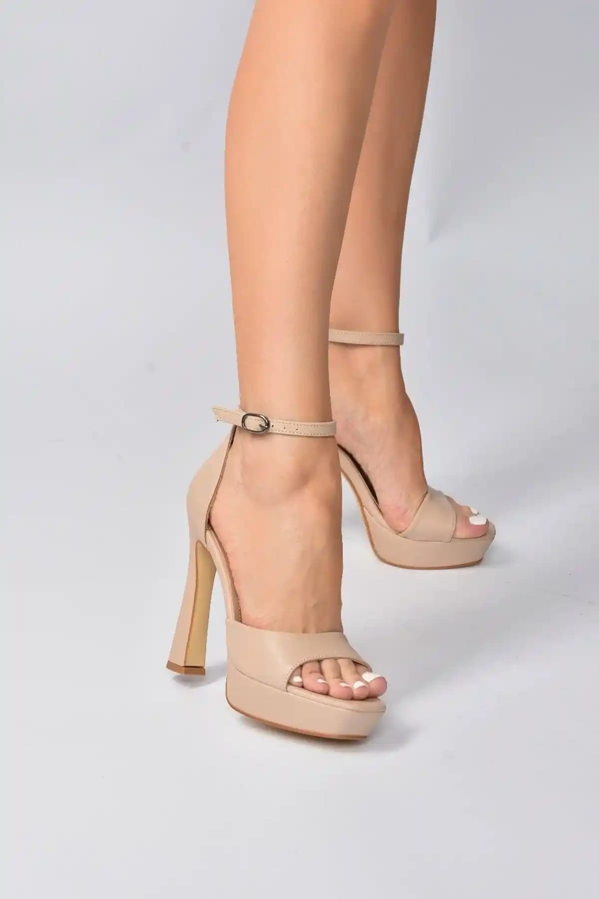 Fox Shoes Ten Kadın Topuklu Ayakkabı Bej Renk ve Zarif Tasarım Özellikleri