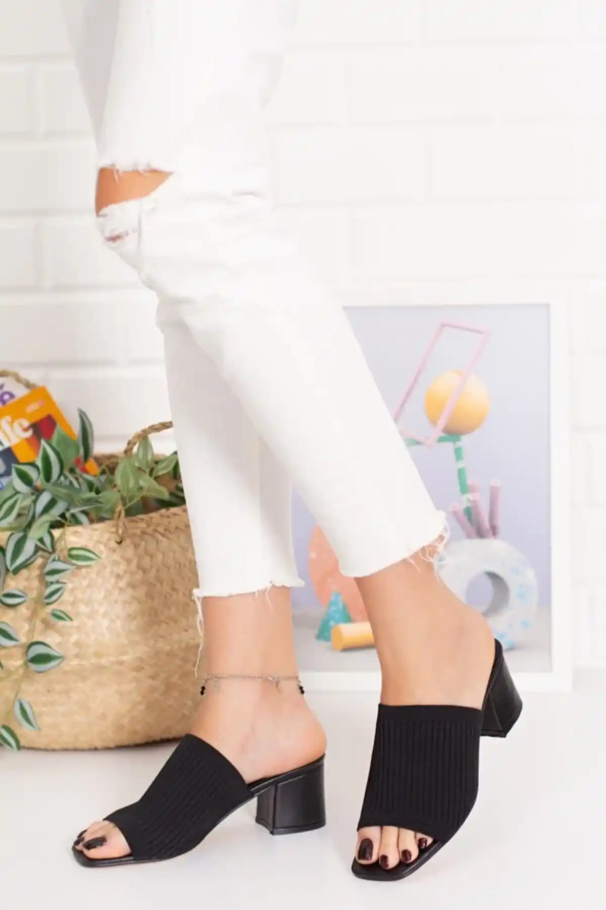 Genel Markalar Kadın Topuklu Triko Terlik: Şıklık ve Konfor Sunan Modern Tasarım