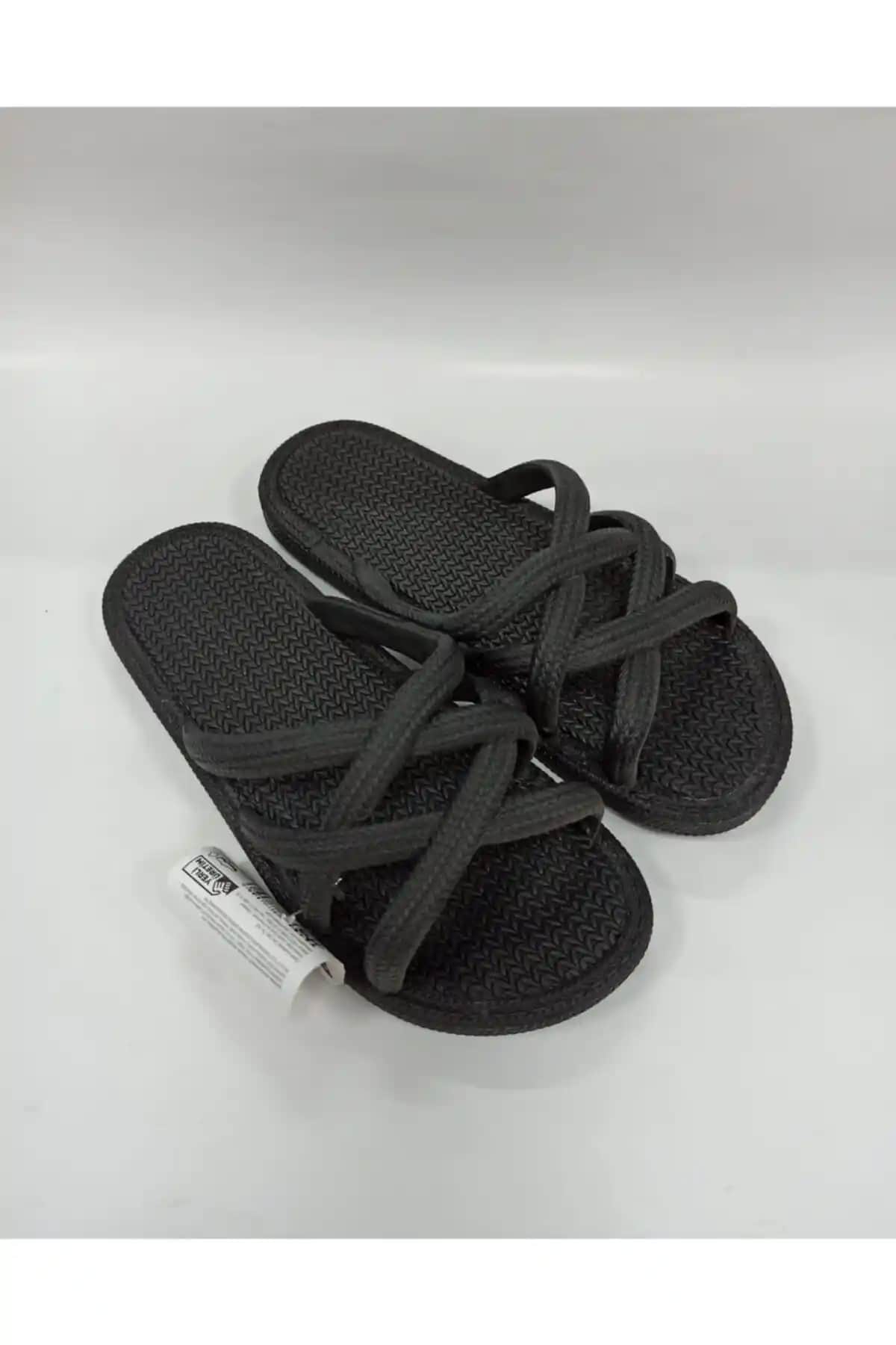 Gezer Kadın Siyah Terlik: Günlük Şıklık ve Konfor Sunan Hafif Tasarım