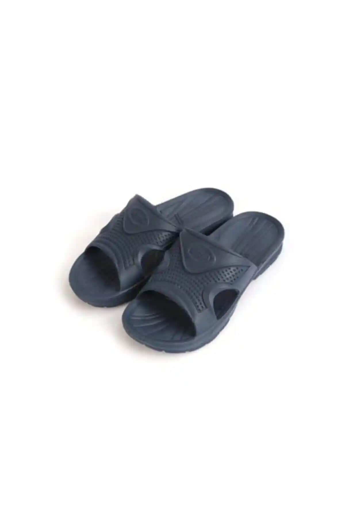 Gezer Lacivert Banyo Terliği: Konfor ve Şıklığın Uyumunu Sunan Ev Terliği