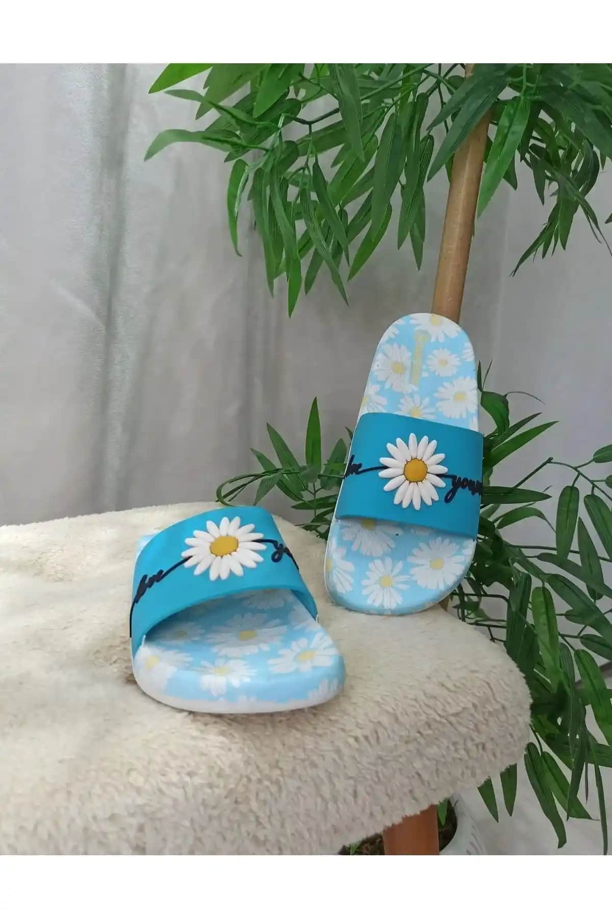 Gezer Papatya Kadın Terliği Kaymaz Taban ve Şık Tasarım ile Günlük Kullanım İçin Uygun