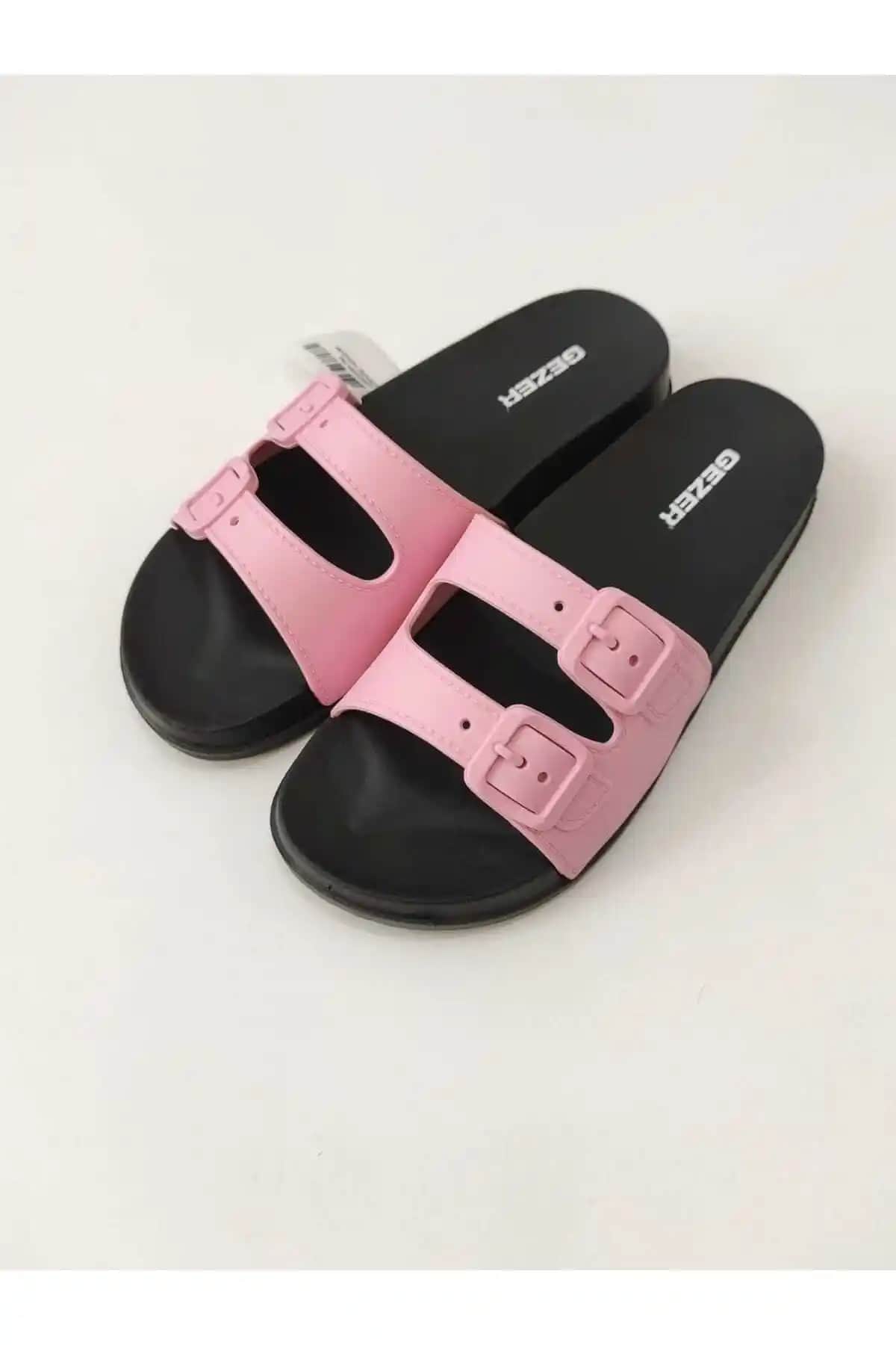 Gezer Pembe Anatomik Tabanlı Kadın Terliği: Şıklık ve Konforu Bir Arada Sunan Günlük Ayakkabı