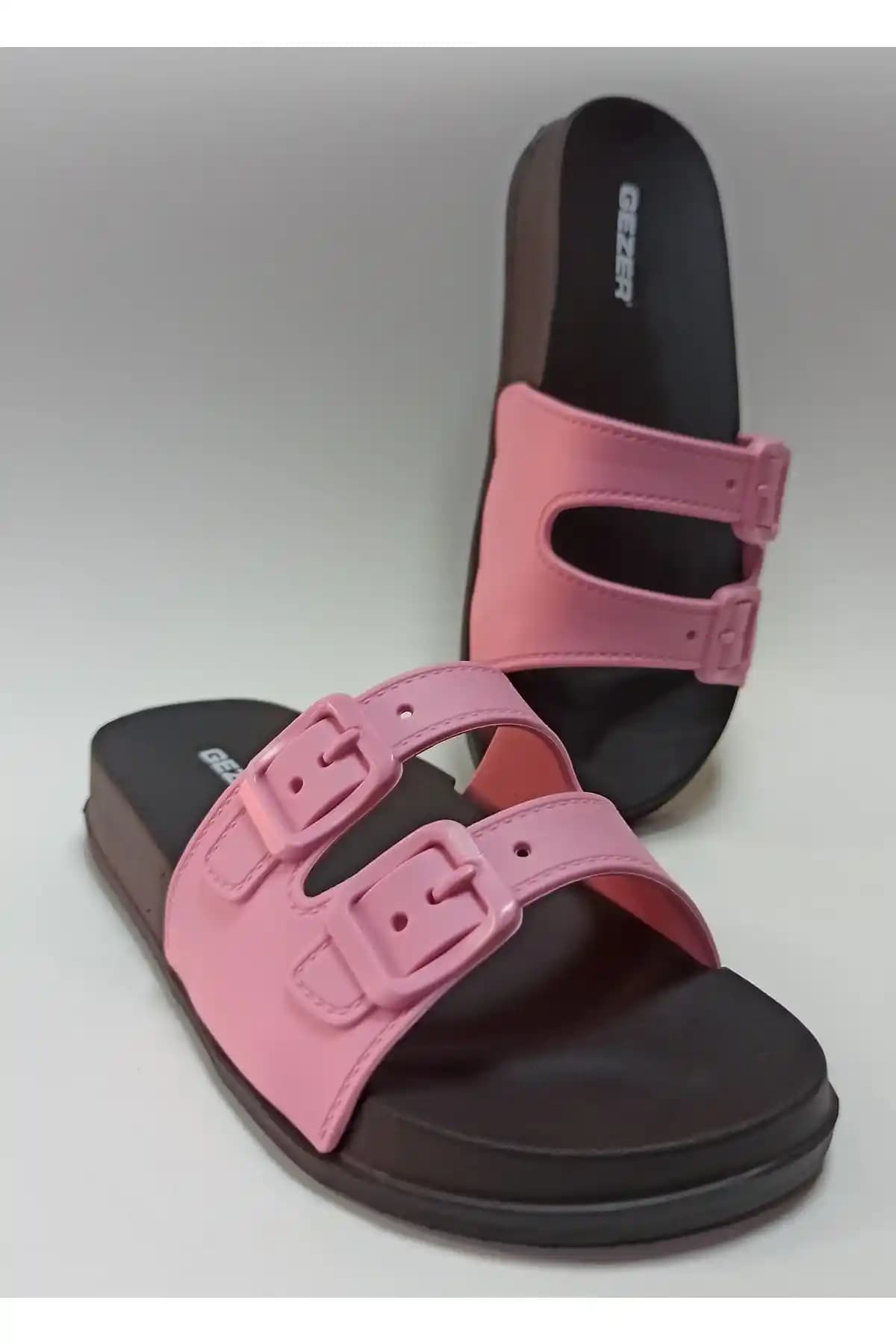 Gezer Pembe Anatomik Tabanlı Kadın ve Unisex Terlik: Şıklık ve Konforun Birleştiği Günlük Kullanım Ayakkabısı