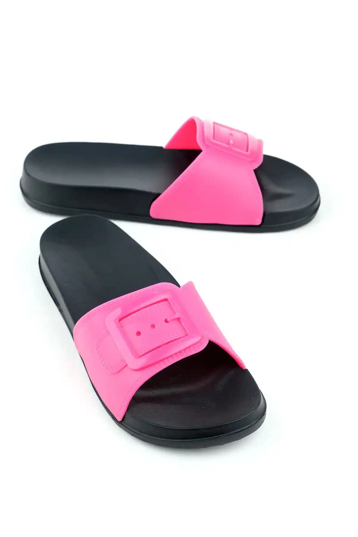 Gezer Yazlık Kadın Tek Toka Islak Zemine Uygun Şık ve Konforlu Terlik Ürünü İncelemesi