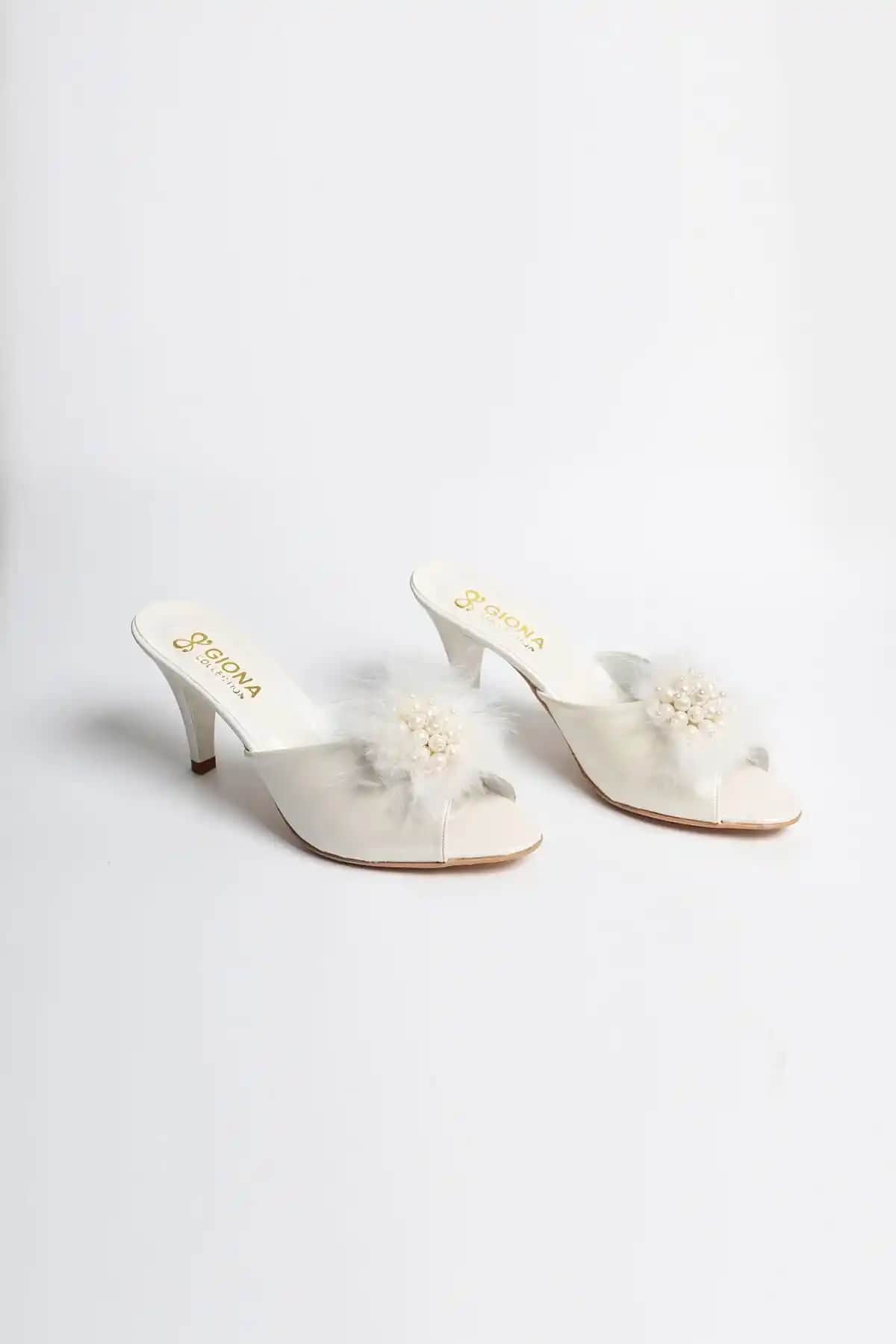 GIONA Topuklu Tüylü Gelin Çeyiz Terliği: Şık ve Rahat Tasarımın Mükemmel Uyumu