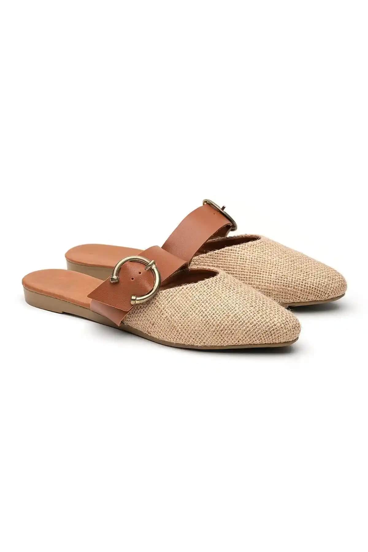 Glenz Hasır Tokalı Kadın Terlikleri: Yaz Aylarının Şık ve Konforlu Seçeneği