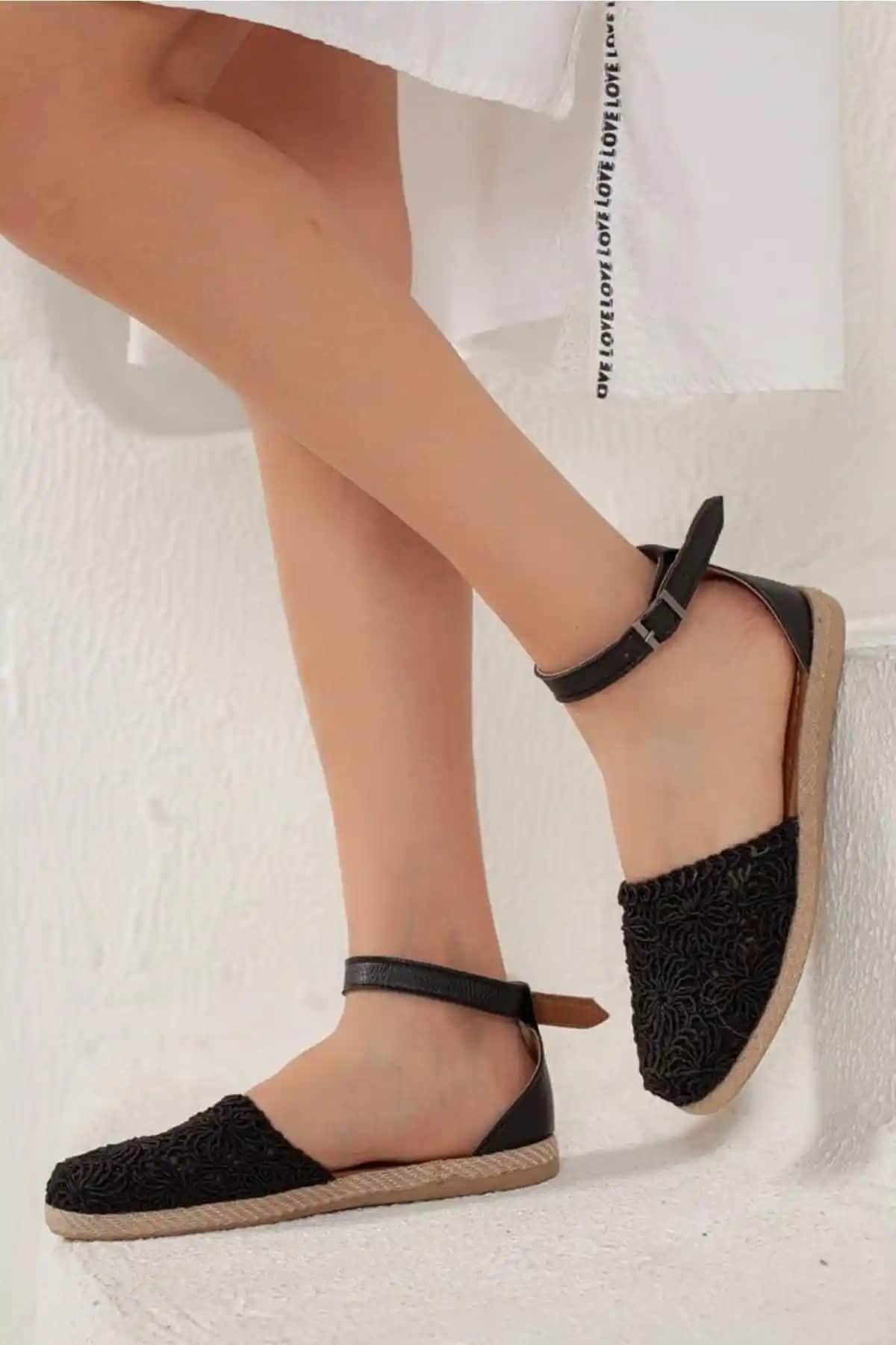 HMDYıl Dantelli Espadril: Şıklık ve Konforu Bir Arada Sunan Günlük Ayakkabı Seçenekleri