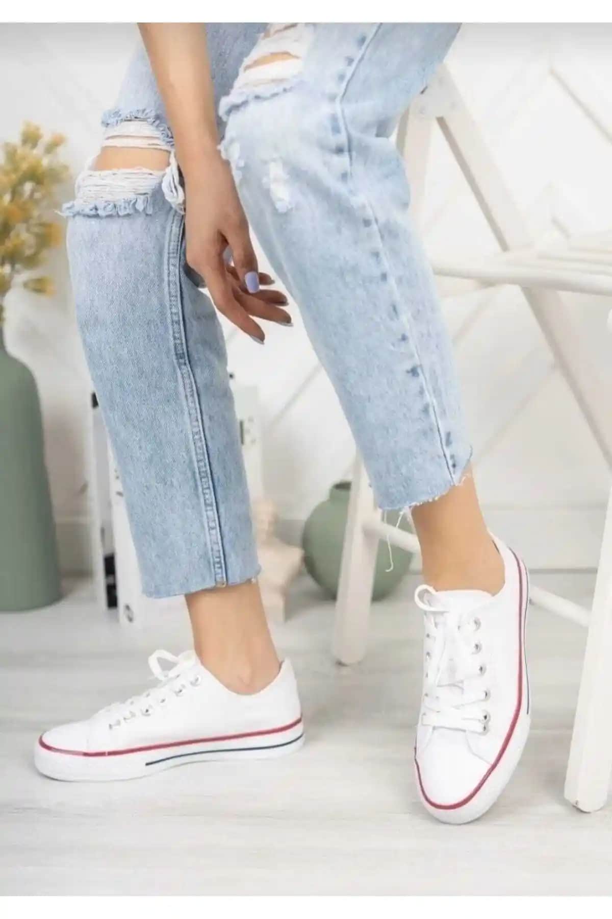 İbrahim Müslü Unisex Beyaz Keten Sneaker: Günlük Şıklık ve Konfor Sunan Modern Ayakkabı