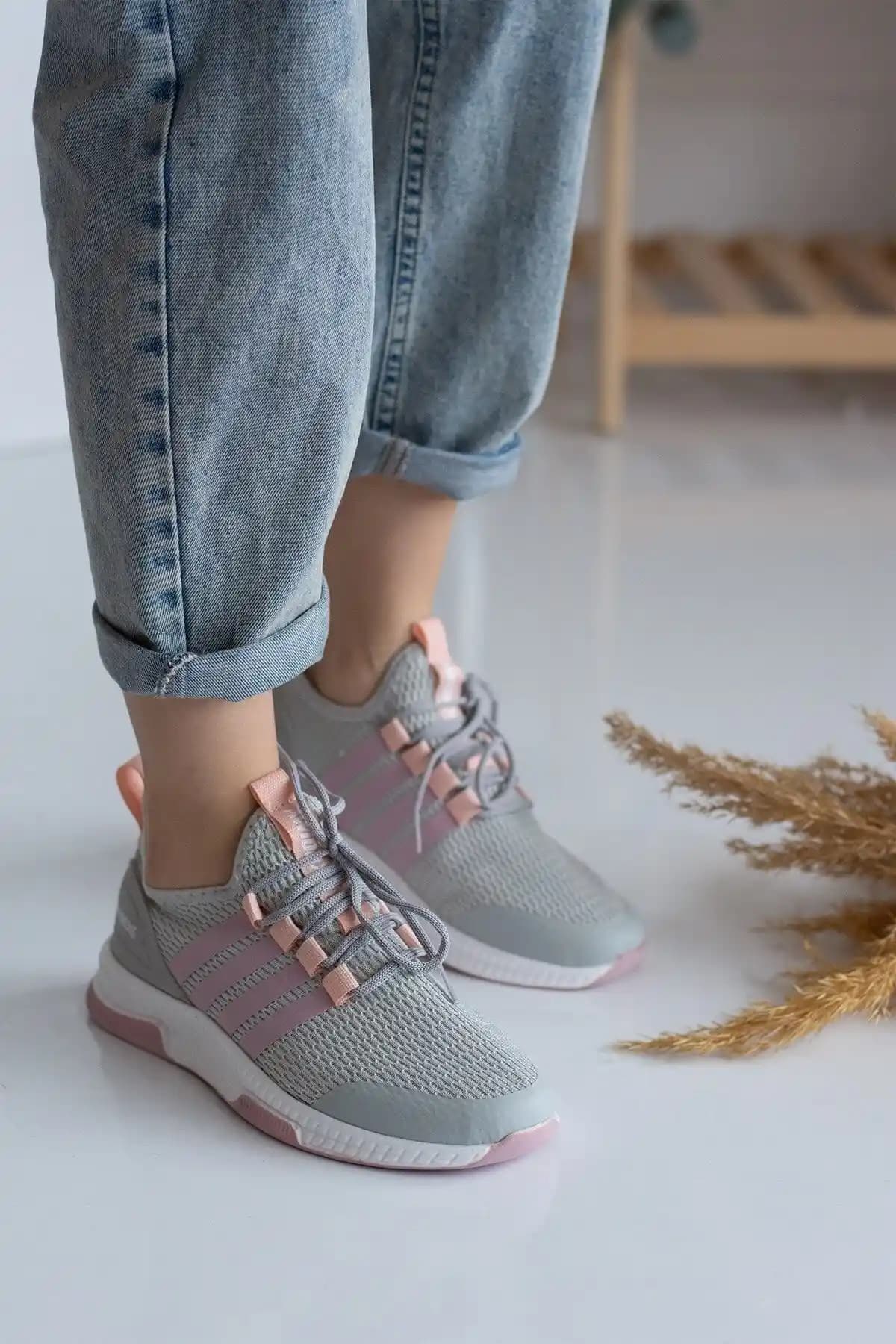 İmerShoes Günlük Unisex Buz Grisi Pembe Sneaker: Şıklık ve Konforun Birleştiği Tasarım