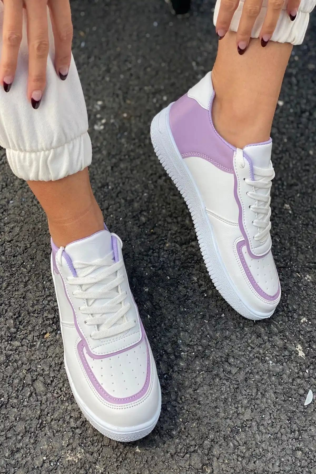 İnan Ayakkabı Beyaz Air Taban Sneakers Kadınlar İçin Şık ve Konforlu Tasarım