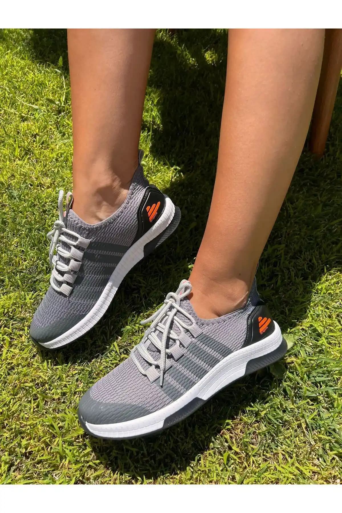 İnan Ayakkabı Unisex Gri Triko Sneaker: Şıklık ve Konforun Modern Bir Buluşması
