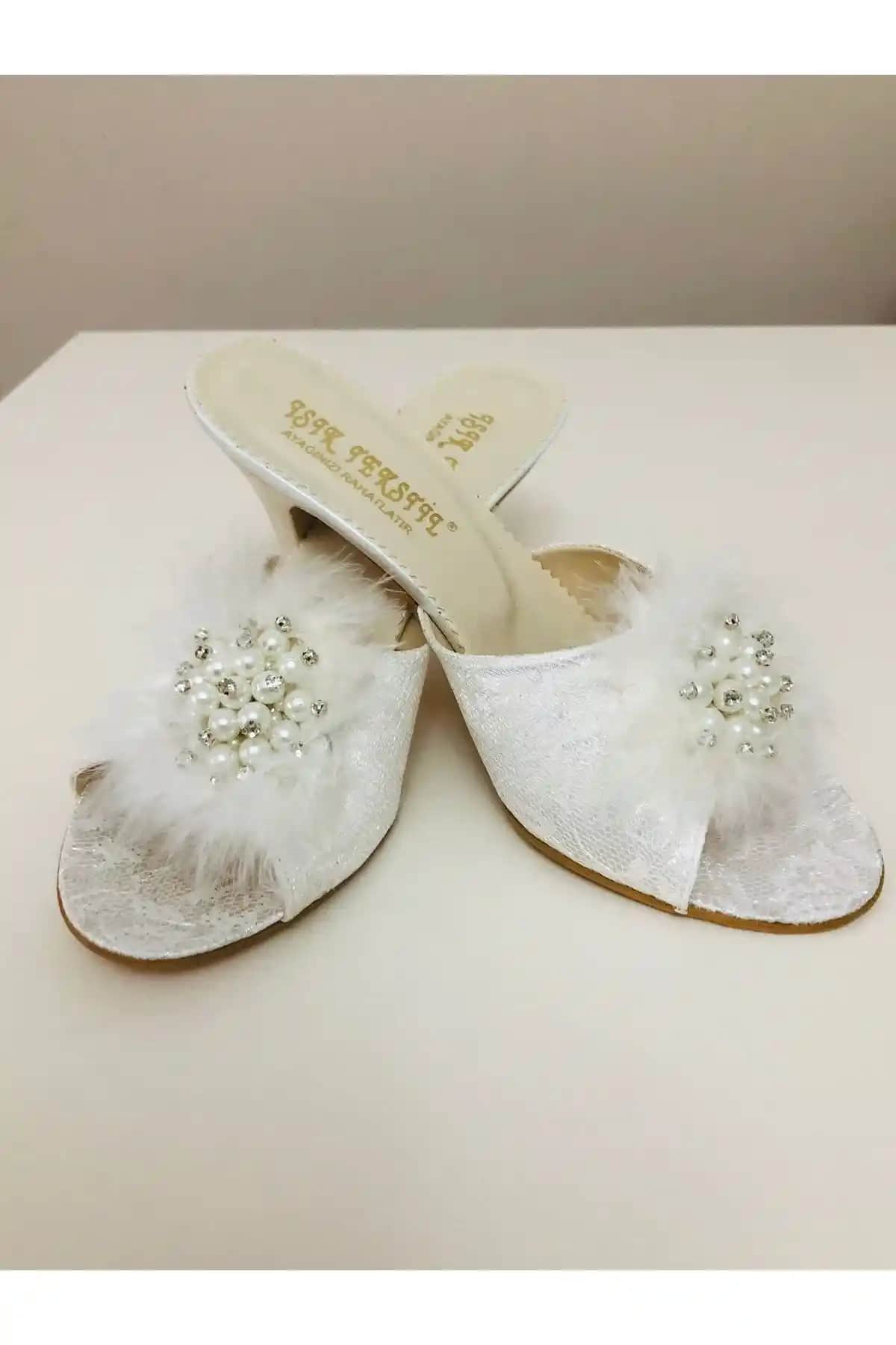 Işık Tekstil Çeyizlik Gelin Terliği Topuklu: Şık ve Rahat Kullanım İçin Uygun Terlik