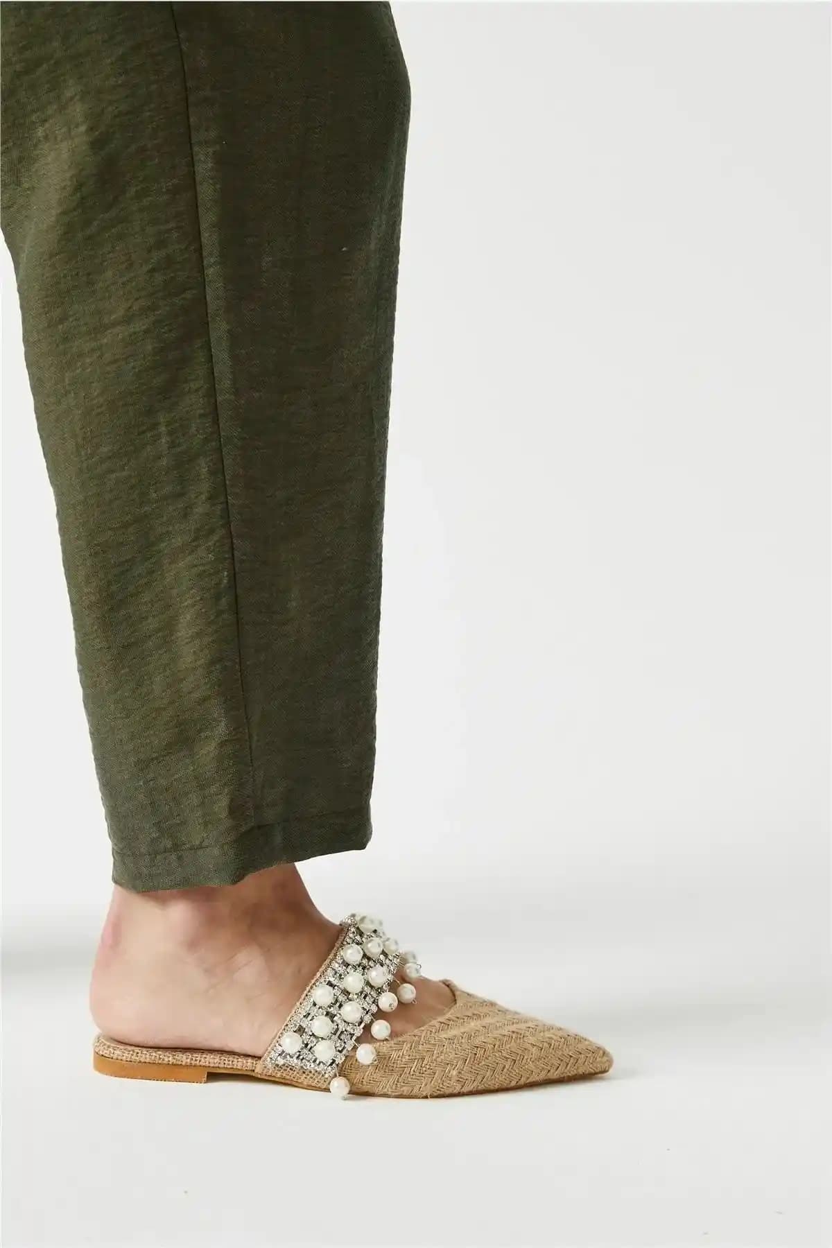 JAMASHOSE Hasır Taşlı Terlik: Doğal Malzeme ve Şıklık Bir Arada Konforlu Tasarım