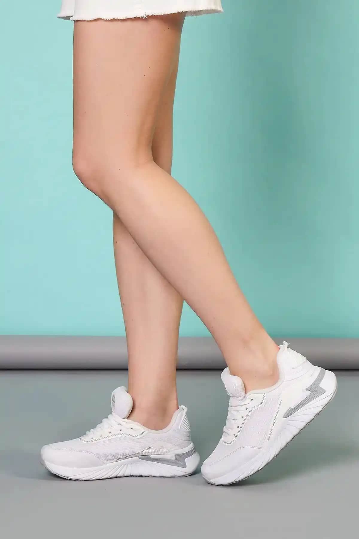 Jump 27346 Beyaz Kadın Sneaker: Günlük Şıklık ve Rahatlık Sunan Modern Tasarım