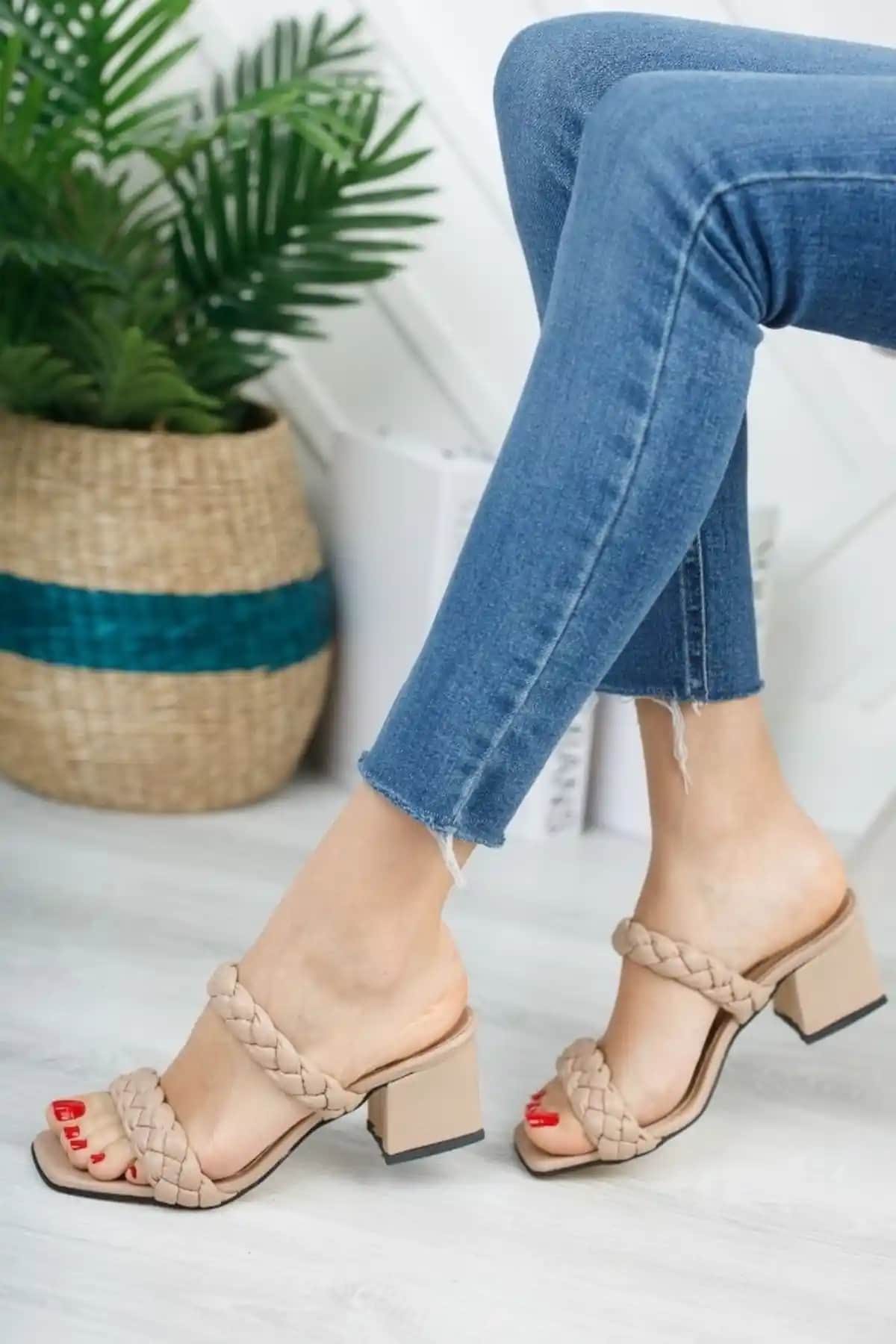 K Kilinç Dünyası Çift Örgü Zenne Terlik: Şıklık ve Konforu Bir Arada Sunan Modern Tasarım